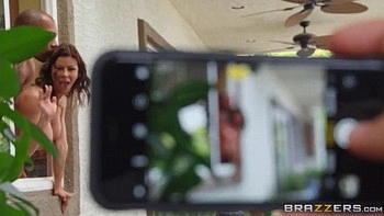 Снял на видео как соседку с большими сиськами жарит мускулистый негр